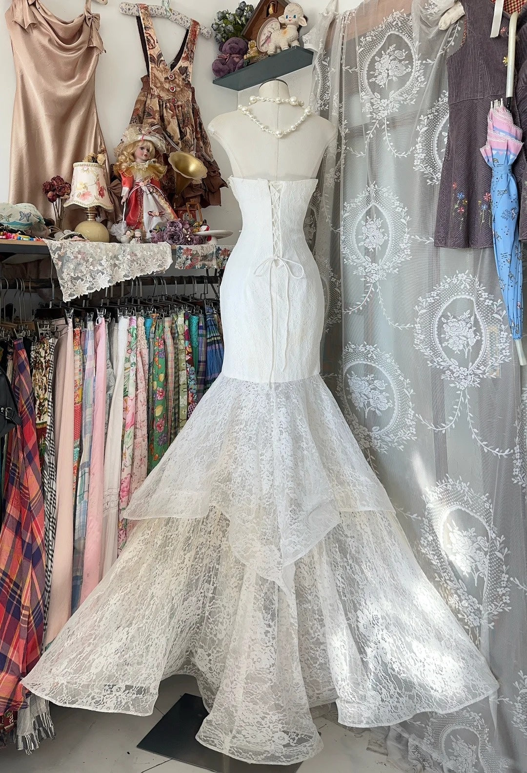 Retro Sweetheart Neck Satin Lace Long Wedding Guest Dress White Mermaid Long Evening Dress D4530