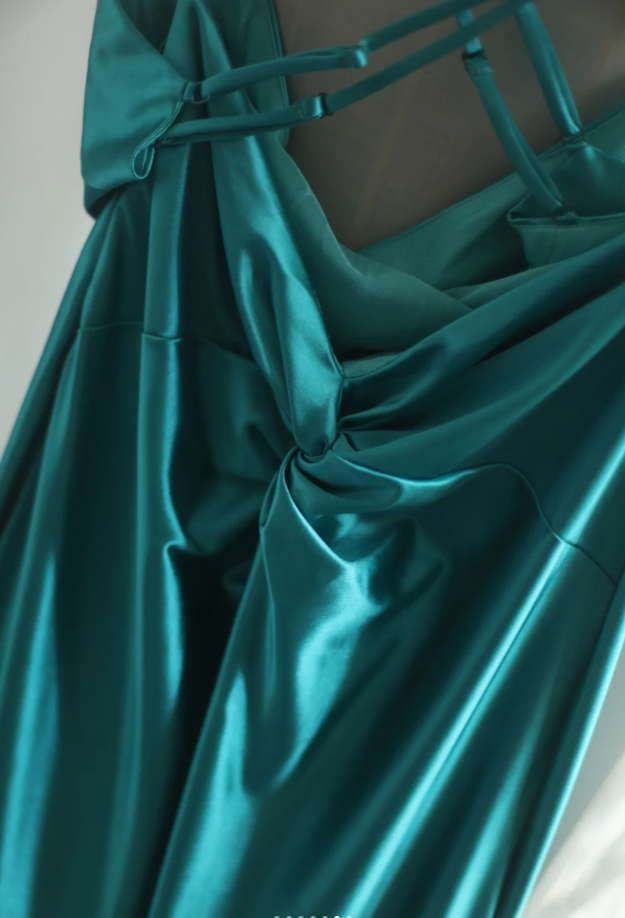 Sexy Green V Neck Satin Mermaid Long Party Dress Backless Wedding Guest Dress D2327