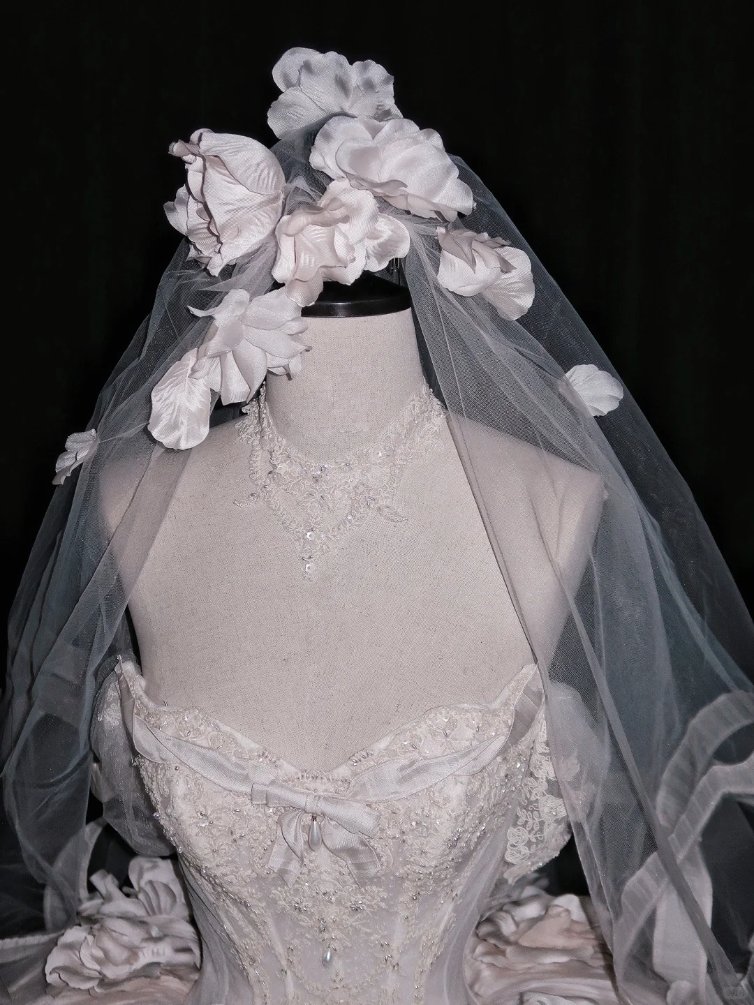 Glamorous Strapless White Tulle Lace Floral Long Wedding Dress With Veil D3074