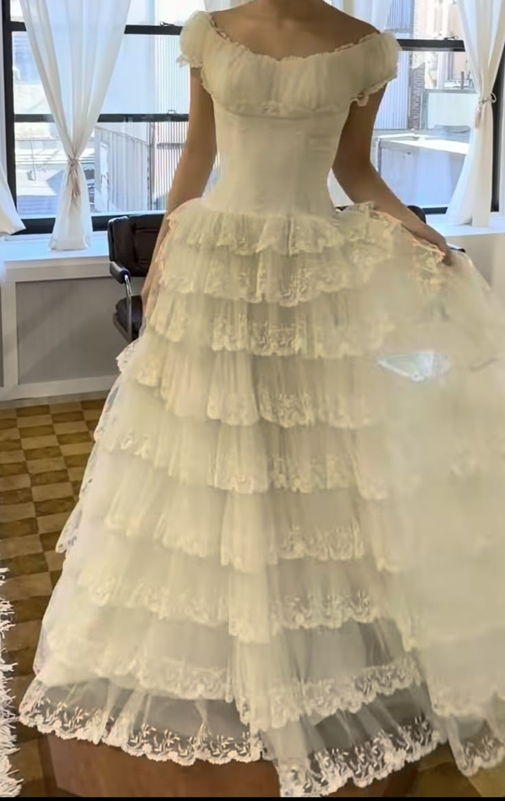 Princess White Tulle Lace Layered Long Wedding Dress D5251