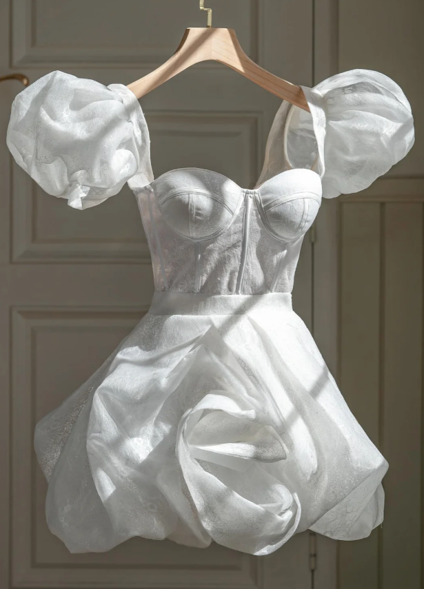 Classy Sweetheart Neck Organza A Line Birthday Outfits White Mini Homecoming Dress S554