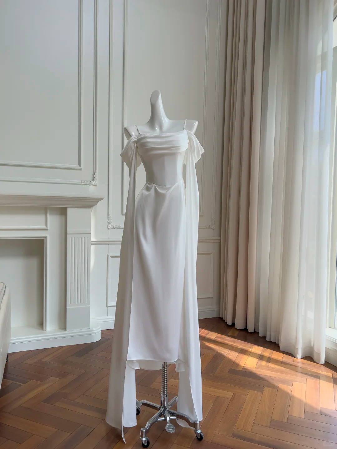 Elegant White Spaghetti Straps Satin Pleated Long Wedding Guest Dress Off The Shoulder Party Dress D2945