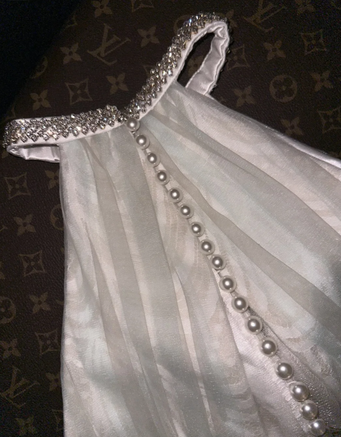 Pretty Sleeveless White Halter Tulle Mermaid Long Wedding Dress D930