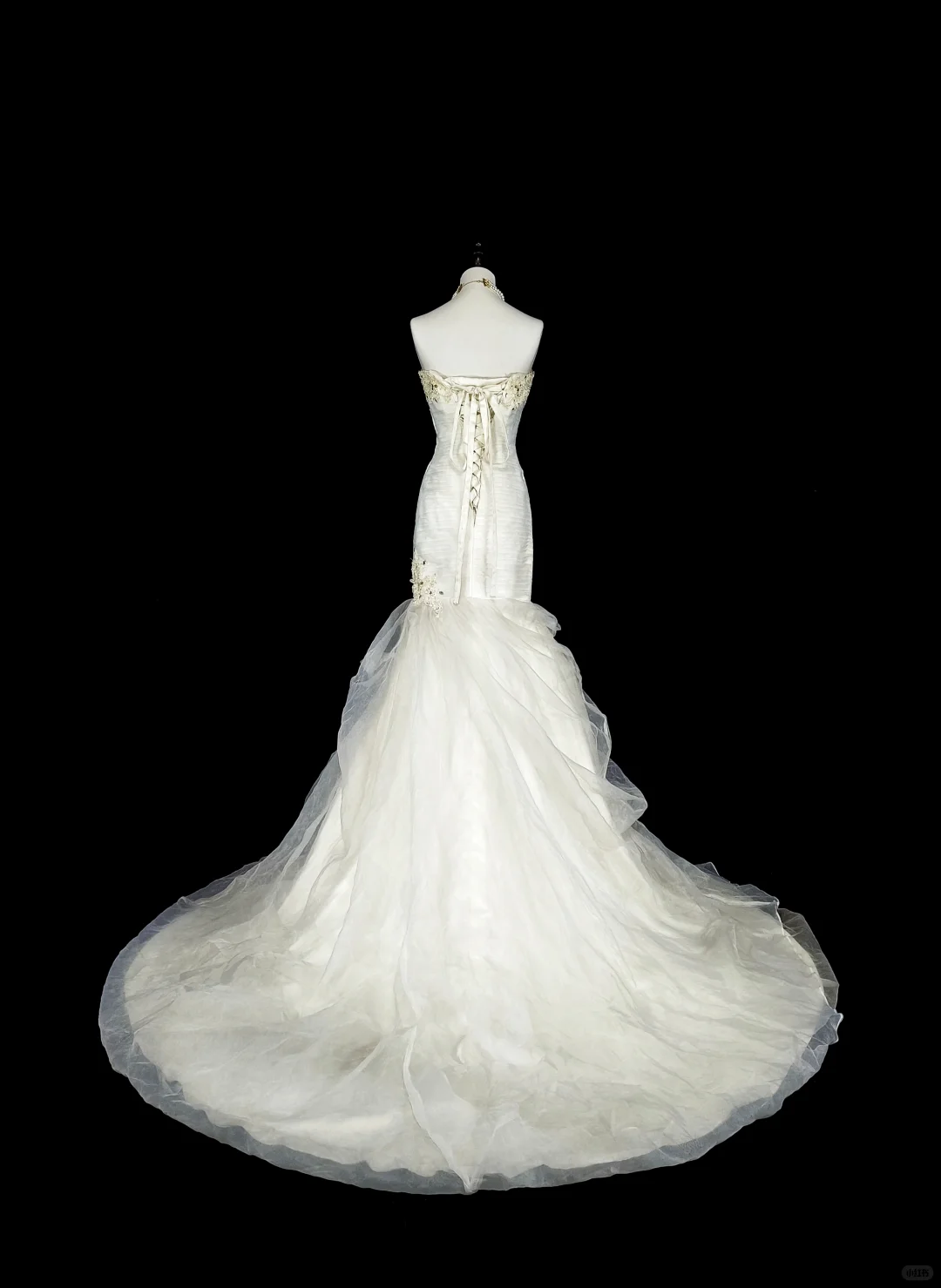 Elegant Strapless White Satin Pleated Tulle Appliques Mermaid Long Wedding Dress D5381