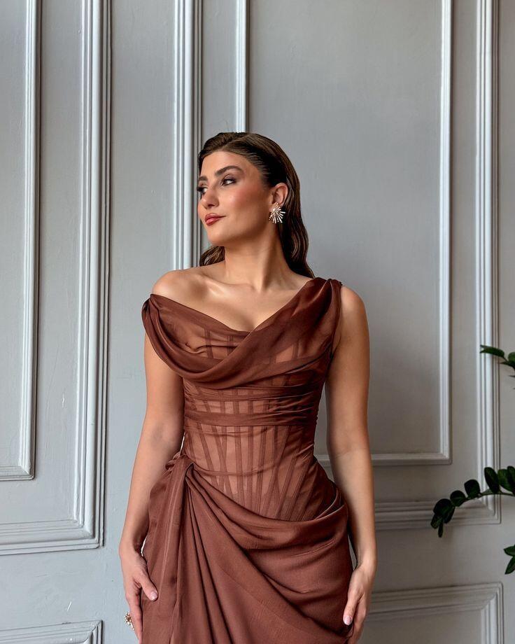 Fashion Satin Pleated Brown High Slit Long Wedding Guest Dress Formal Birthday Evening Dress D2996