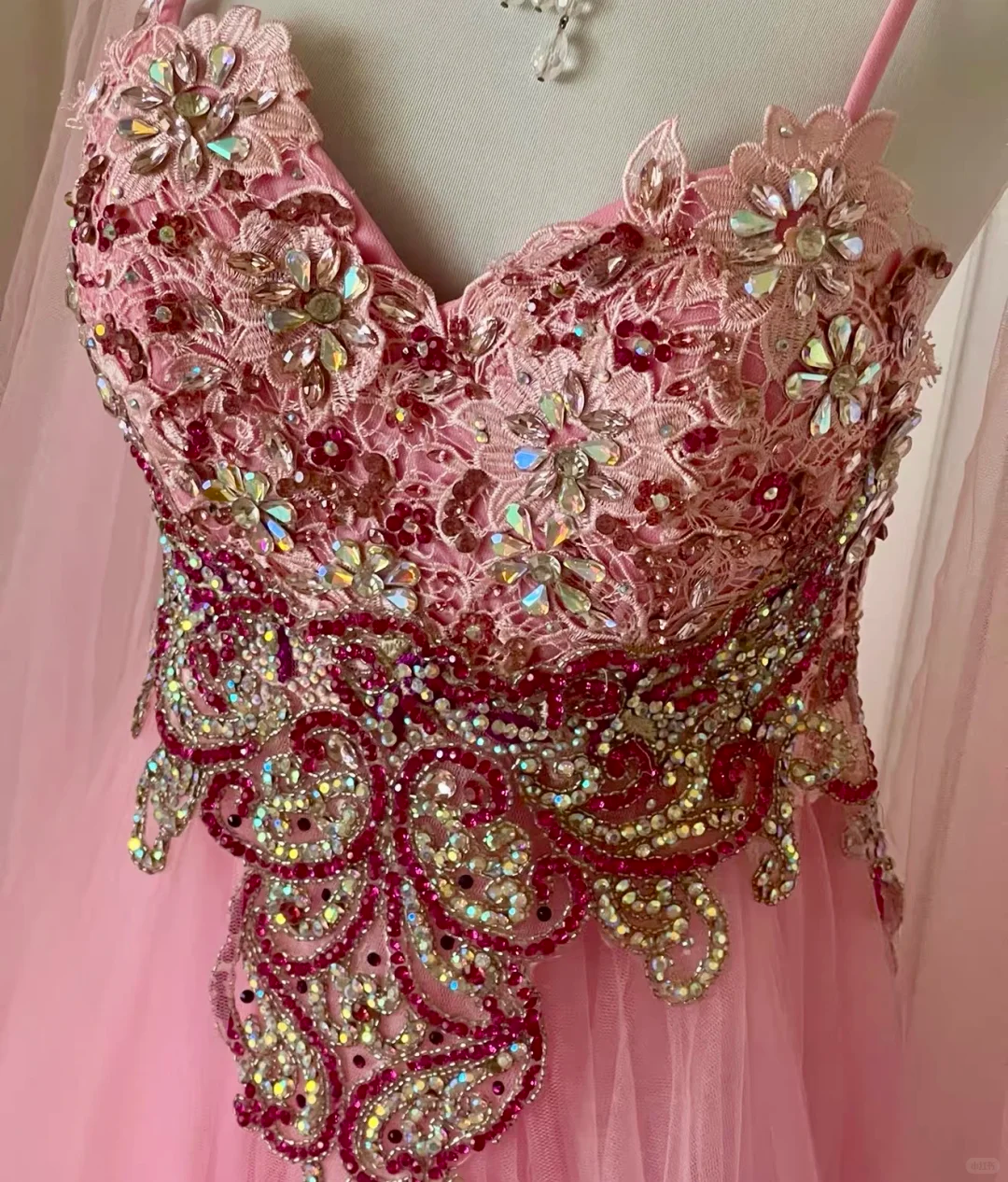 Pretty Pink Tulle Lace Appliques Beaded Evening Dress Spaghetti Straps Backless Long Prom Gown D3096