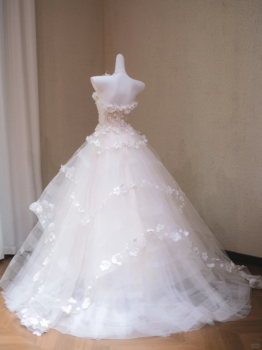 Beautiful Sweetheart Neck White Tulle Lace Appliques Long Wedding Dress Bridal Dress S907