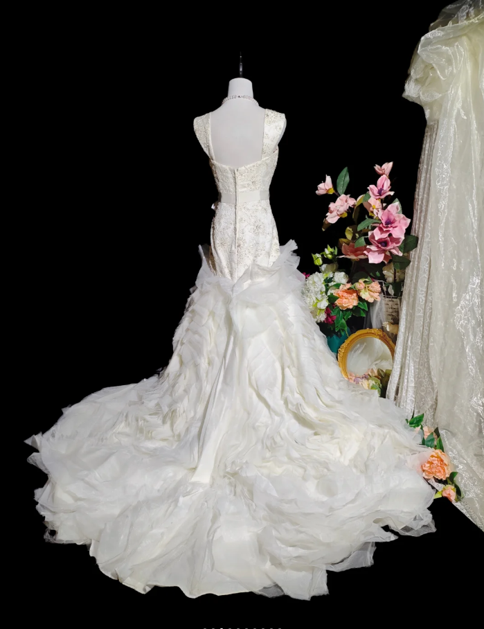 Pretty Spaghetti Straps Satin Appliques Beaded Tulle Pleated Mermaid Long Wedding Dress Bridal Dress D2371