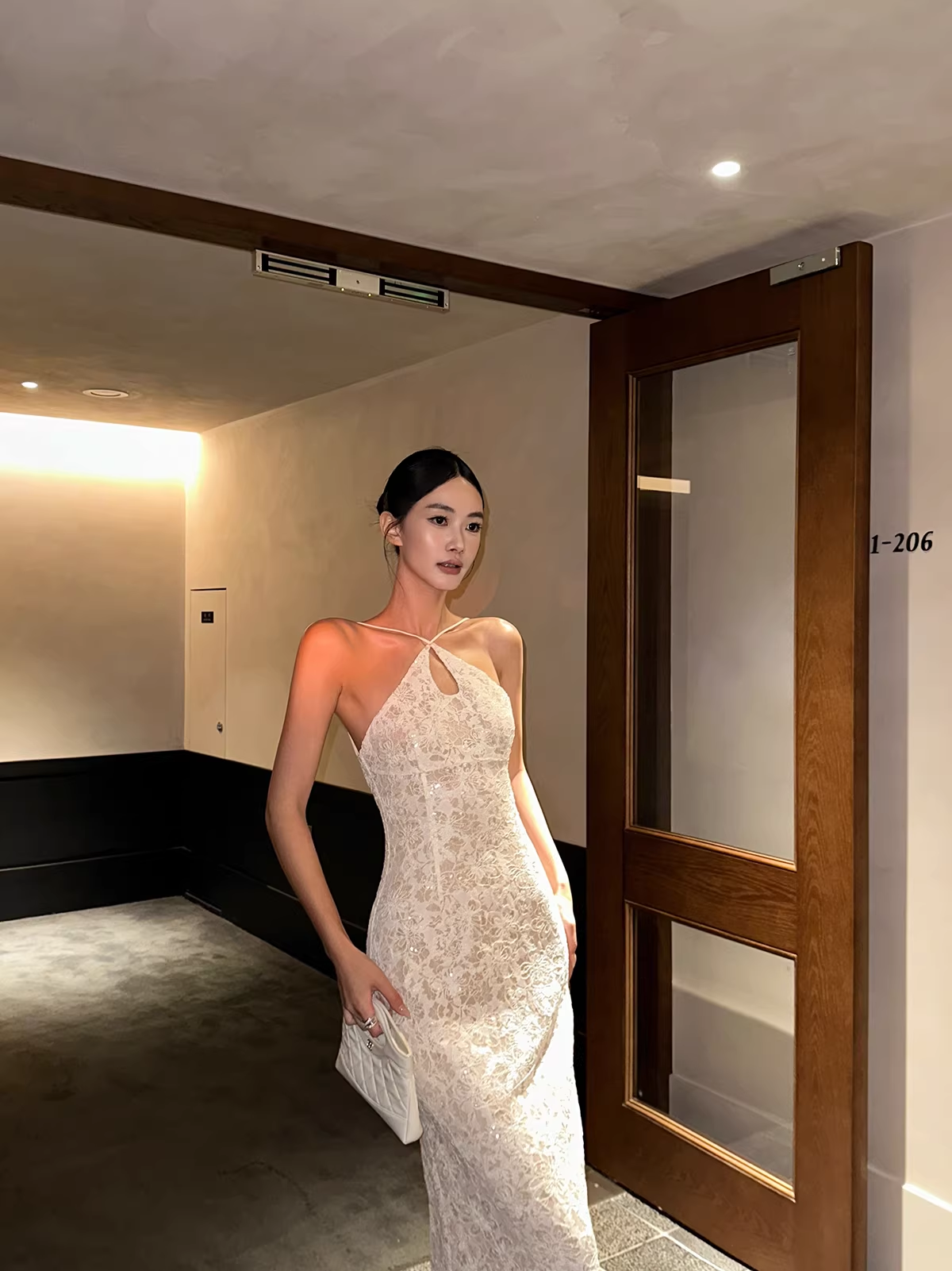 Glamorous Beige Sleeveless Lace Mermaid Slit Long Evening Dress Formal Birthday Party Gown D2086