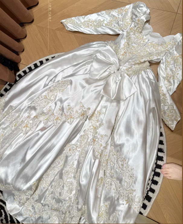 Charming White Off The Shoulder Satin Beaded Appliques Ball Gown Long Wedding Dress Bridal Dress D2035
