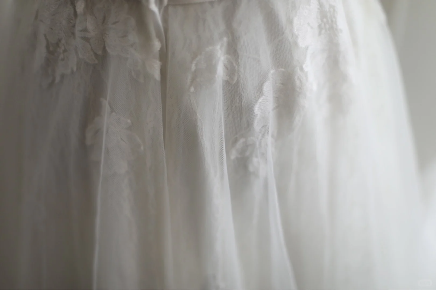 Vintage Strapless White Tulle Lace Appliques Wedding Dress S539