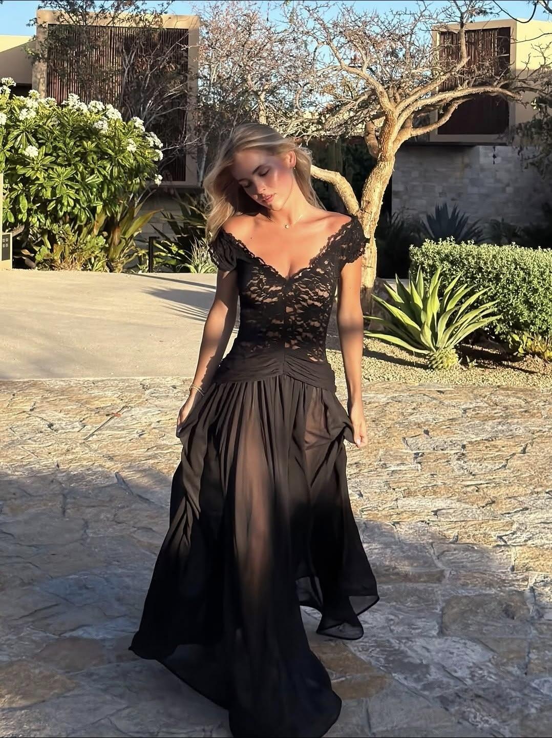 Sexy V Neck Lace Chiffon Evening Dress Black Long Party Gowns D5307