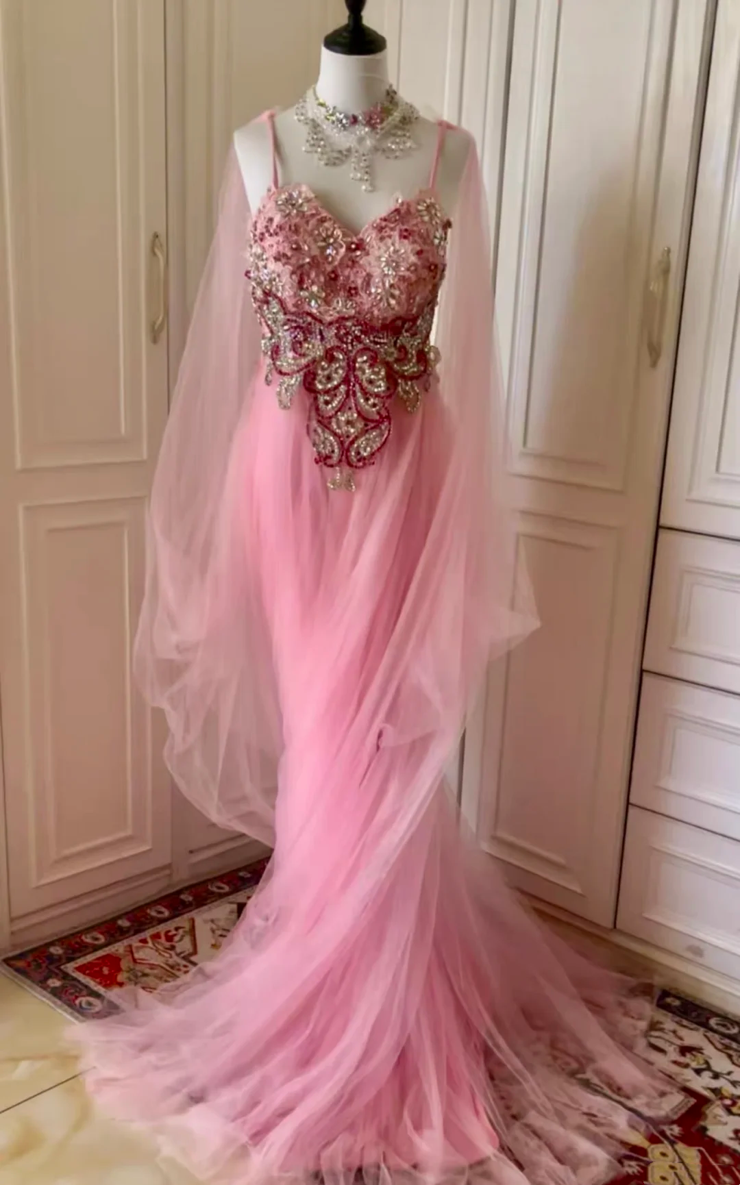 Pretty Pink Tulle Lace Appliques Beaded Evening Dress Spaghetti Straps Backless Long Prom Gown D3096