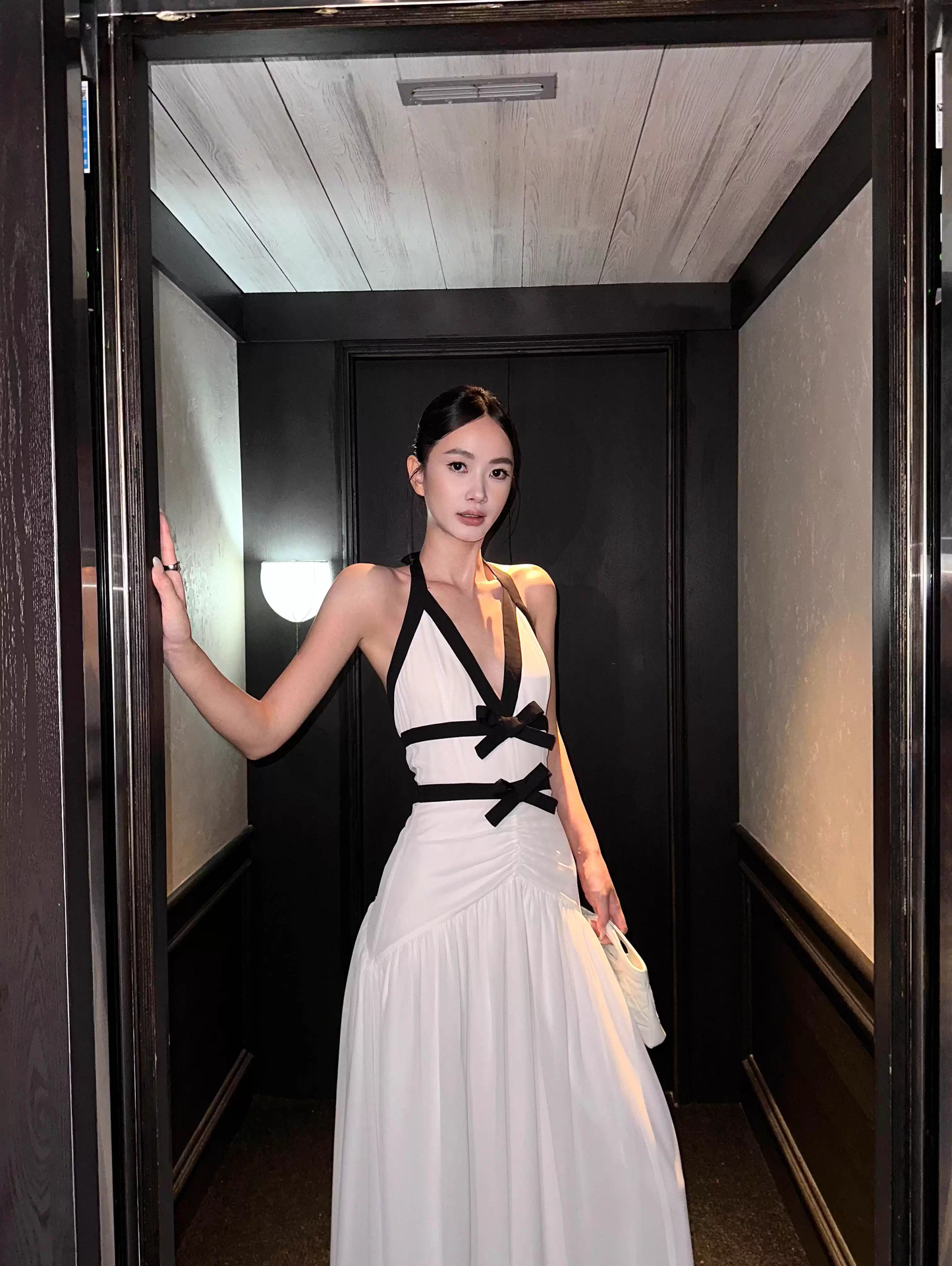 Sexy Halter V Neck Off White Chiffon Mermaid Long Wedding Guest Dress Backless Evening Dress With Bow D2087