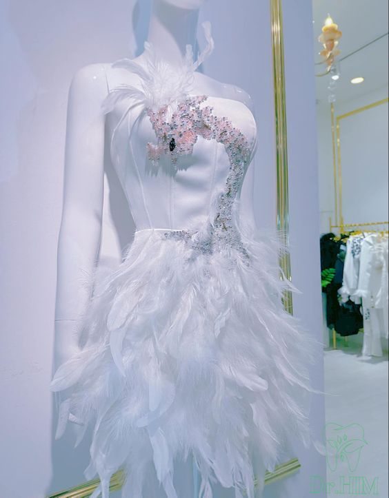 Charming Strapless White Satin Beaded Feathers Sheath Cocktail Dress Short Party Dress Homecoming Dress D505