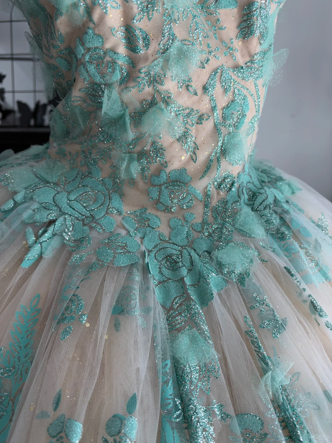 Charming Mint Green Tulle Lace Sequin Floral Sweet 16 Dress Off The Shoulder Birthday Quinceanera Dress D4706