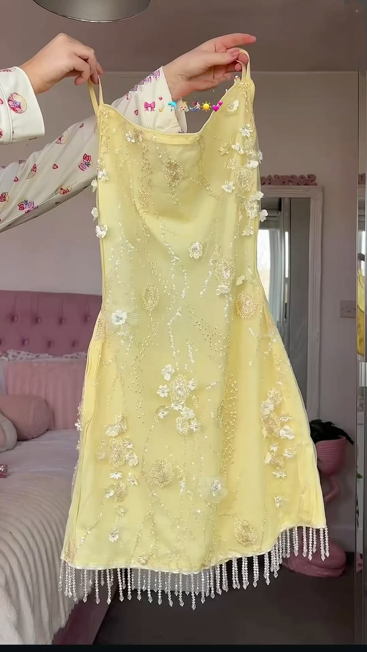 Pretty Yellow Satin Sequin Appliques Short 6th Grade Homecoming Dress,Spaghetti Straps A Line Birthday Outfits D3040