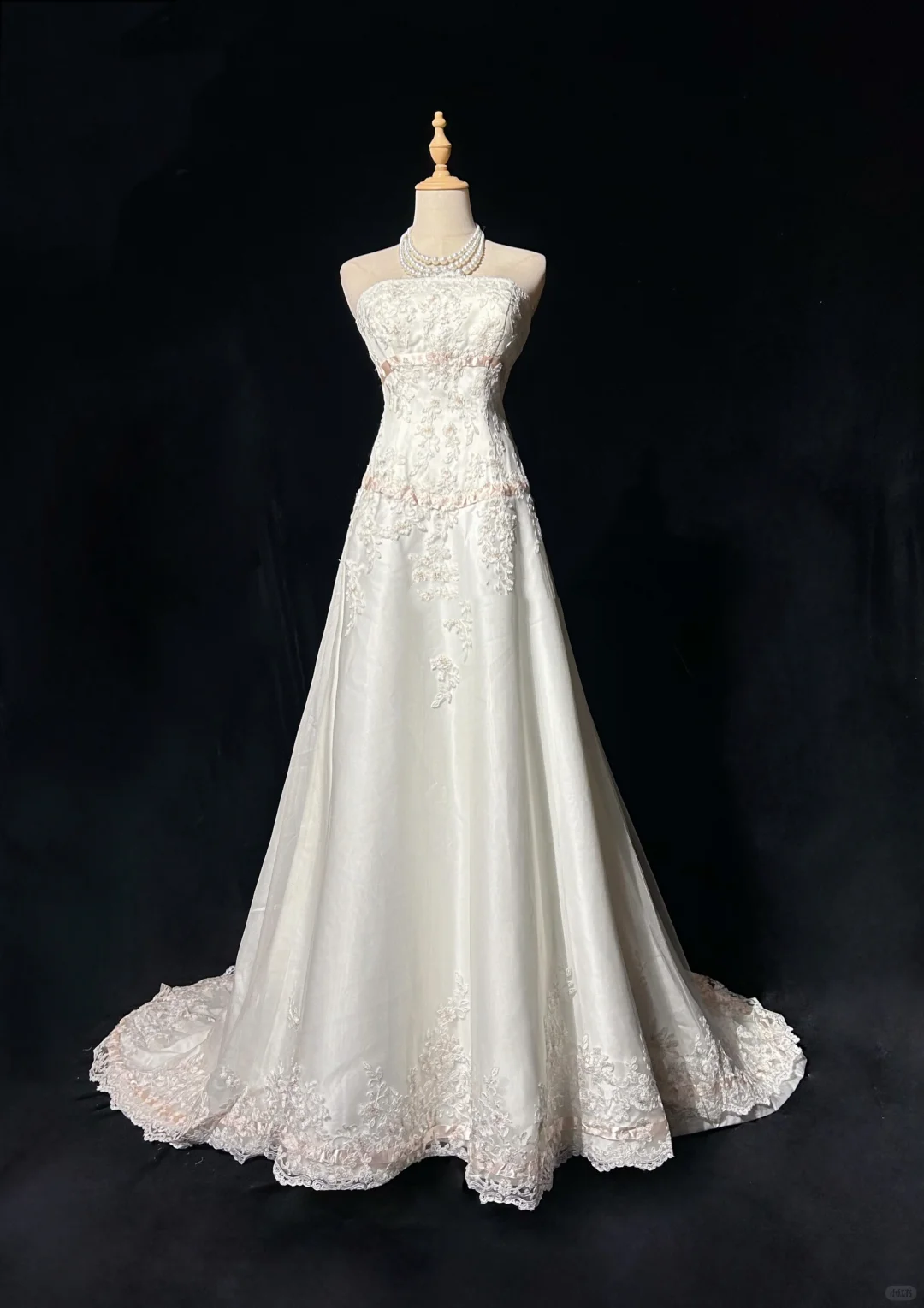 Pretty White Strapless Satin Appliques Long Wedding Dress D2835
