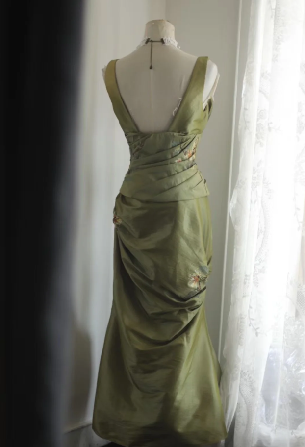 Unique V Neck Green Satin Pleated Floral Mermaid Party Dress Long Evening Gown With Beads D2199