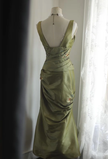 Unique V Neck Green Satin Pleated Floral Mermaid Party Dress Long Evening Gown With Beads D2199