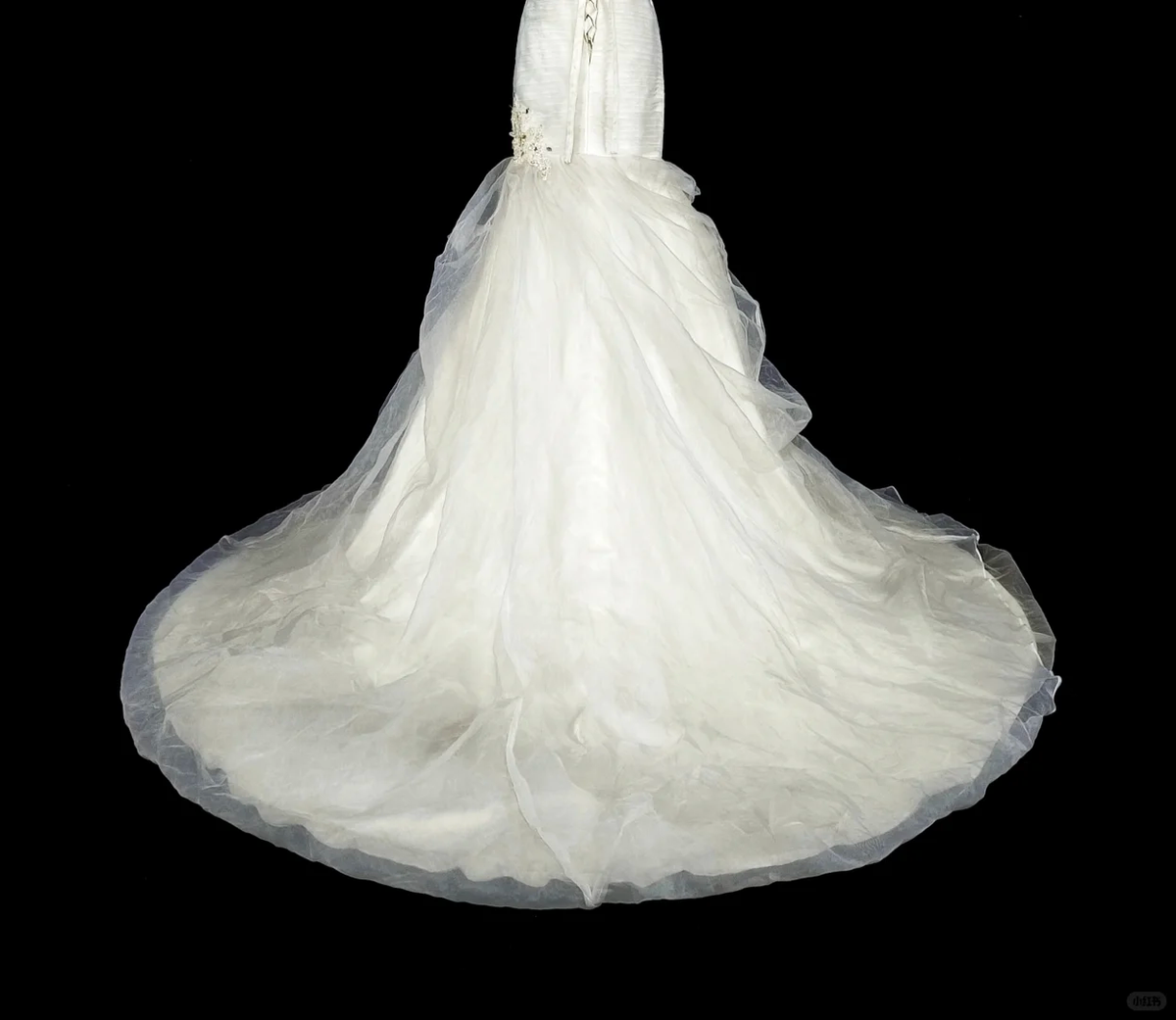 Elegant Strapless White Satin Pleated Tulle Appliques Mermaid Long Wedding Dress D5381