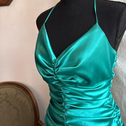 Classy Halter V Neck Green Satin Pleated Ruffles Birthday Outfits Formal Graduation Homecoming Dress S939