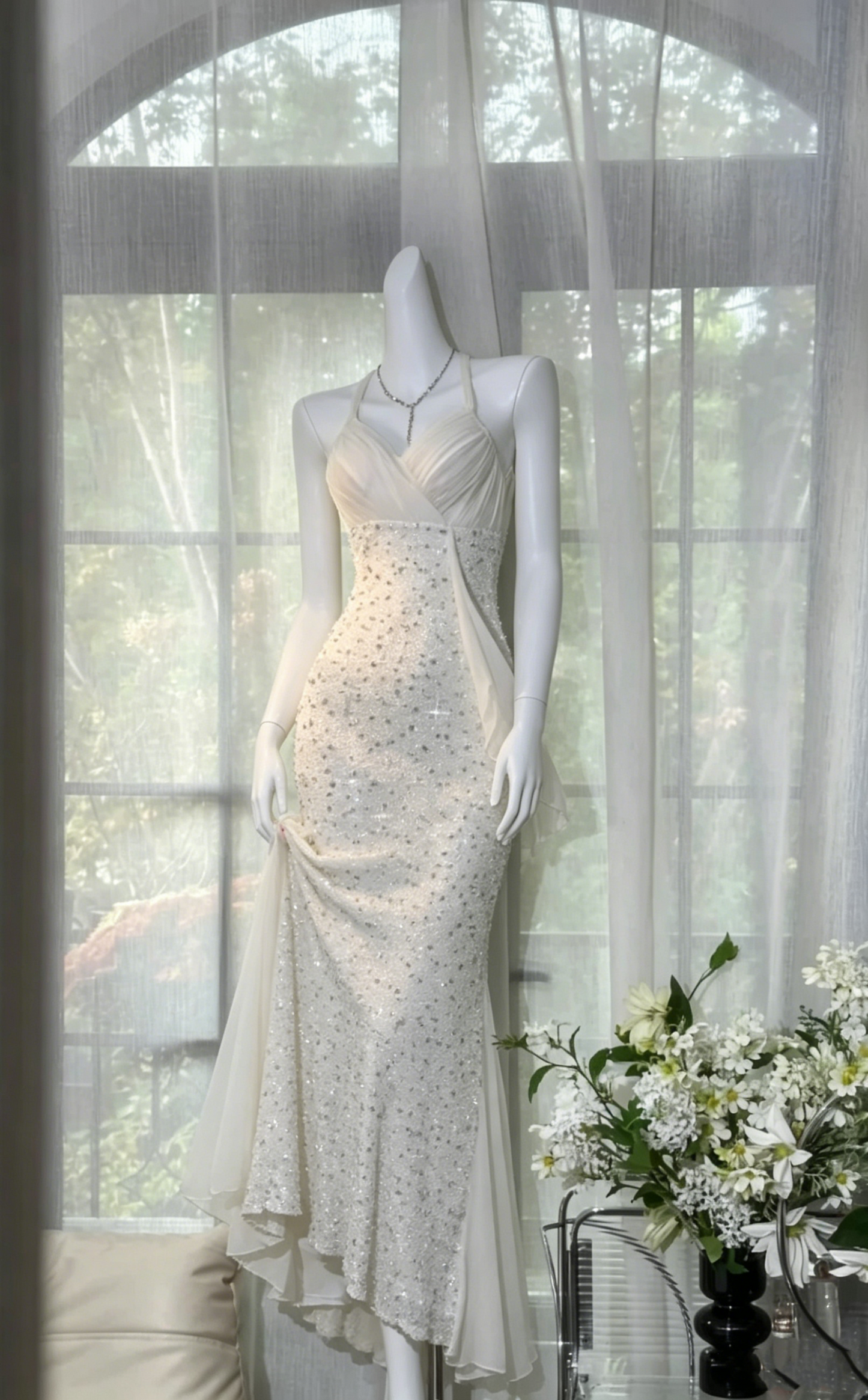 Shiny White Halter V Neck Sequin Beaded Mermaid Prom Gown Backless Long Party Dress D925