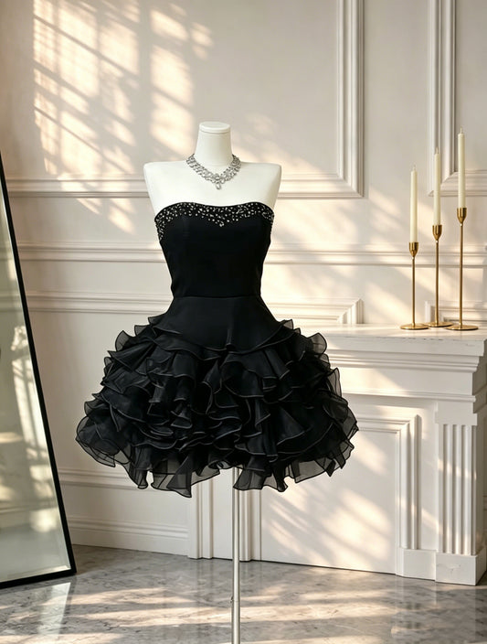 Modern Strapless Satin Tulle Ruffles Beaded Mini Cocktail Dress Black A Line Short Homecoming Dress D2610