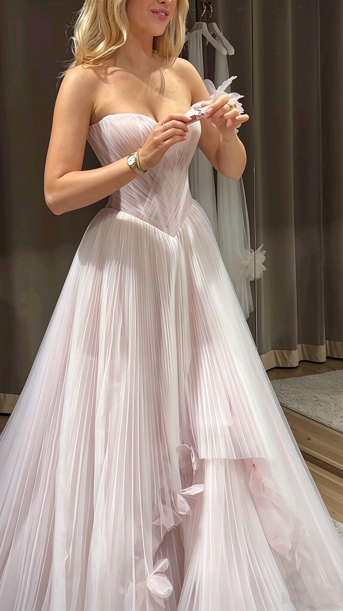 Glamorous Sweetheart Neck Pink Tulle Appliques Long Wedding Dress D5043