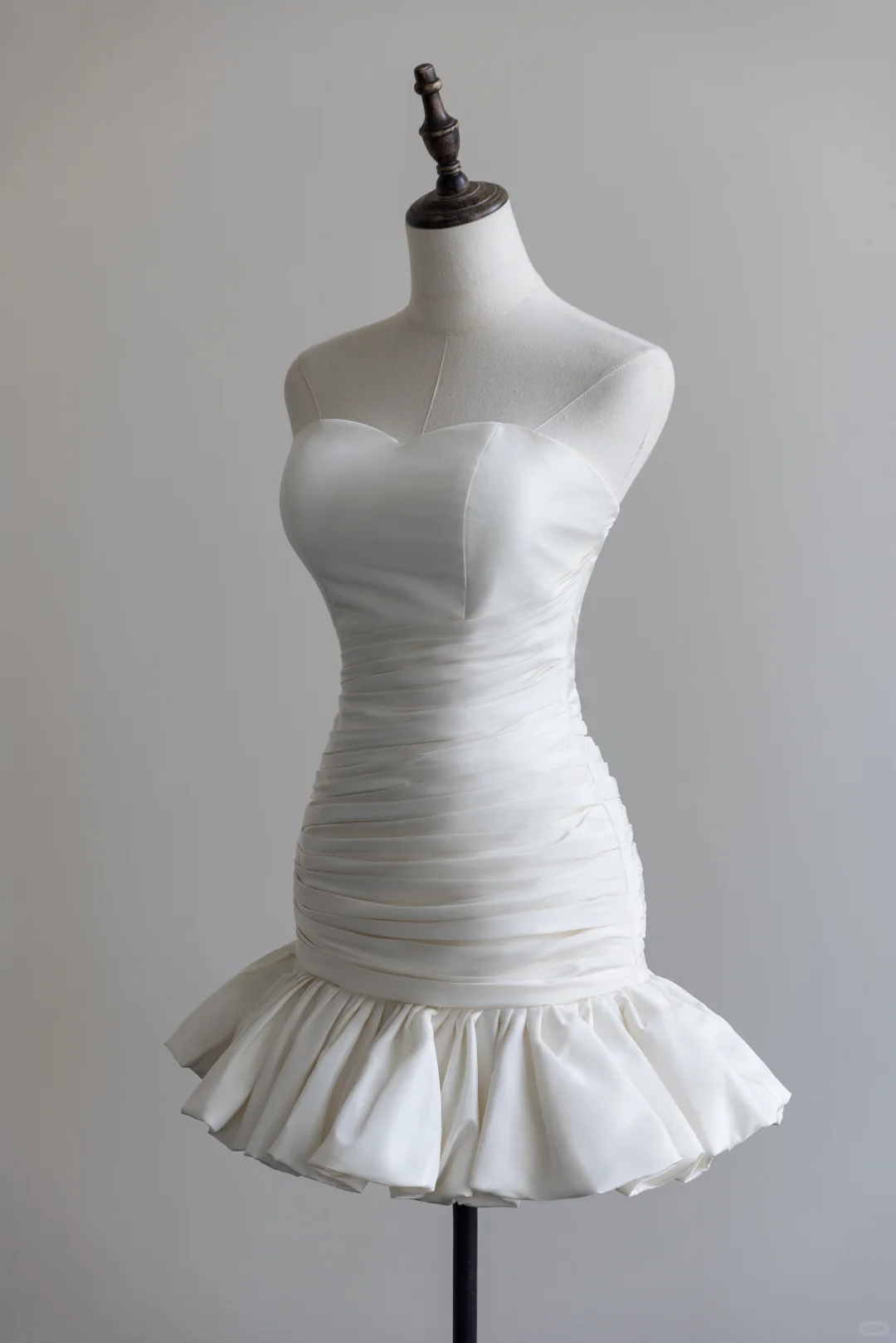 Sexy Strapless Satin Pleated Sheath Cocktail Dress,White Short 7th Grade Homecoming Dress D3067