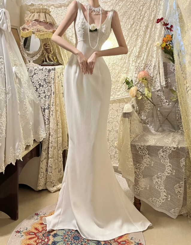 Elegant V Neck Satin Beaded Mermaid Long Wedding Guest Dress White Formal Party Dress Prom Gown D2056