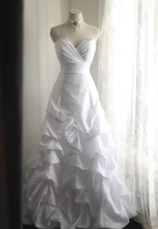 Vintage Court Princess Wedding Dress White Satin Pleated Long Bridal Dress D2317