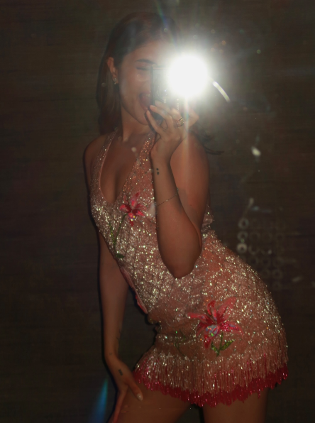 Shiny Halter V Neck Sequin Beaded Short Party Dress Pink Sheath Short Graduation Homecoming Dress D4649