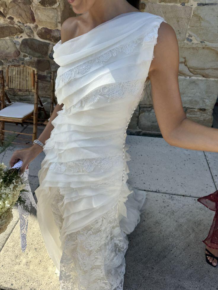 Glamorous One Shoulder Tulle Pleated Lace Mermaid Long Wedding Dress,White Bridal Dress D3900