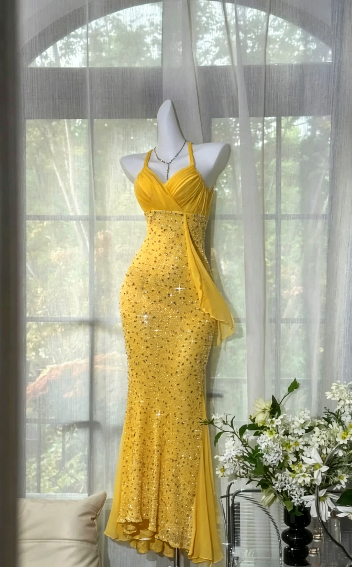 Shiny White Halter V Neck Sequin Beaded Mermaid Prom Gown Backless Long Party Dress D925