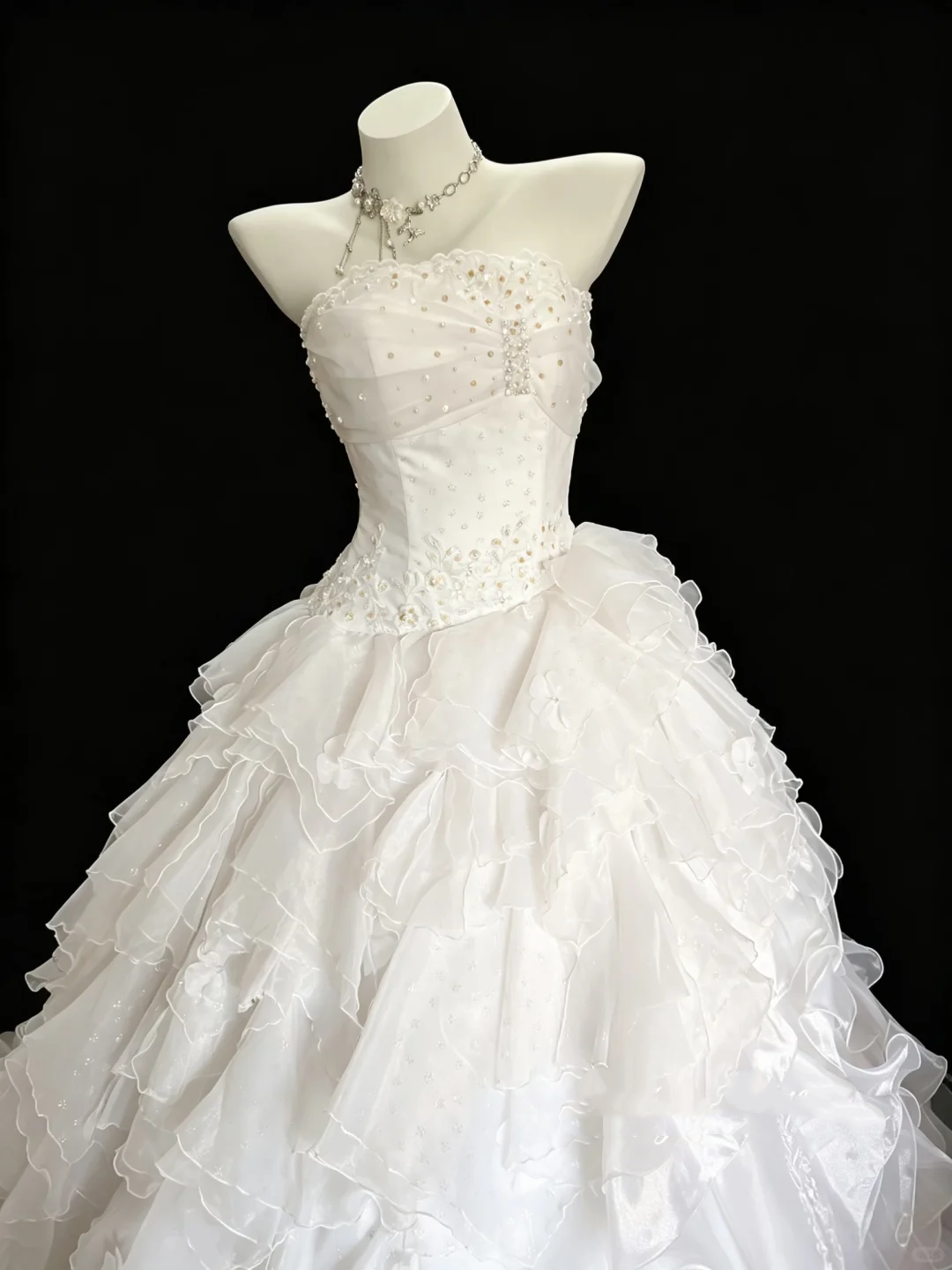 Pretty White Tulle Ruffles Appliques Long Wedding Dress D5282