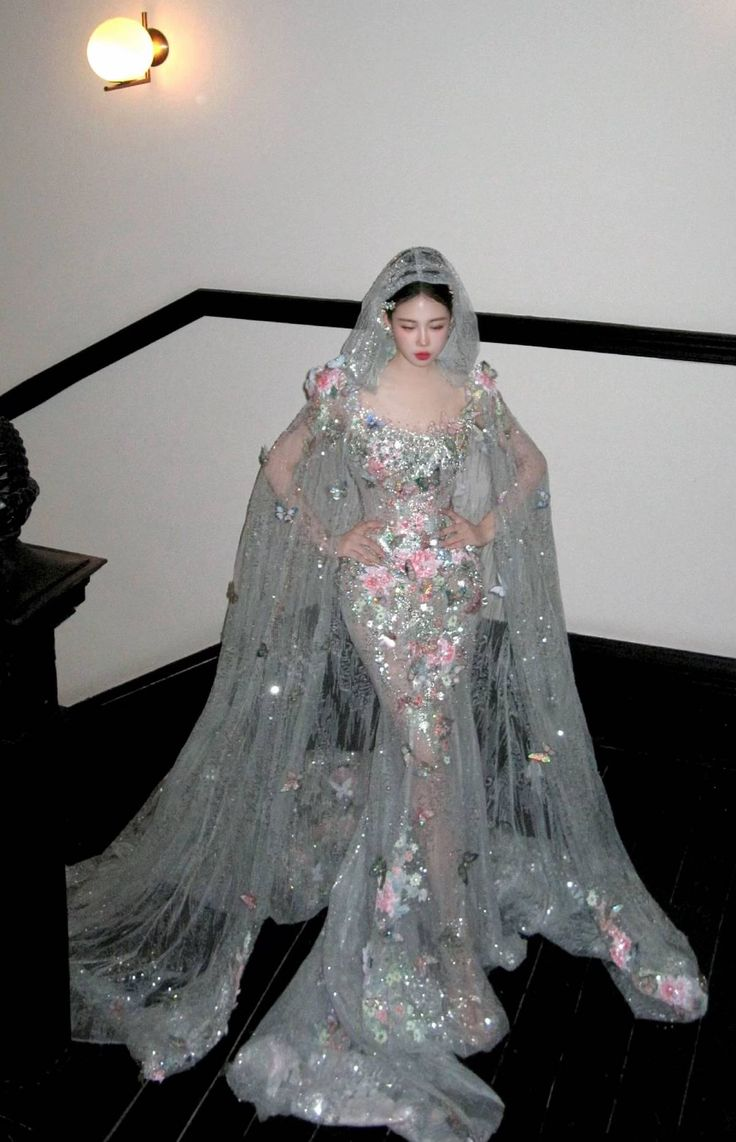 Glamorous Silver Tulle Sequin Beaded Butterfly Appliques Mermaid Long Wedding Dress Formal Bridal Dress D1978