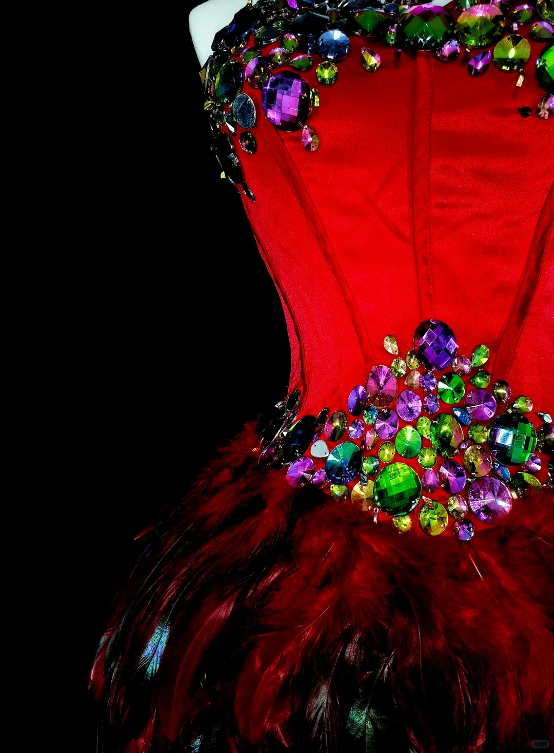 Gorgeous Strapless Red Satin Beaded Feathers A Line Short Birthday Dress Homecoming Dress D4042