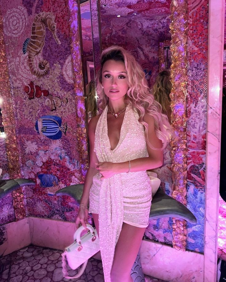 Sexy Halter V Neck Short 18th Birthday Outfits White Sequin Short Homecoming Dress D4684