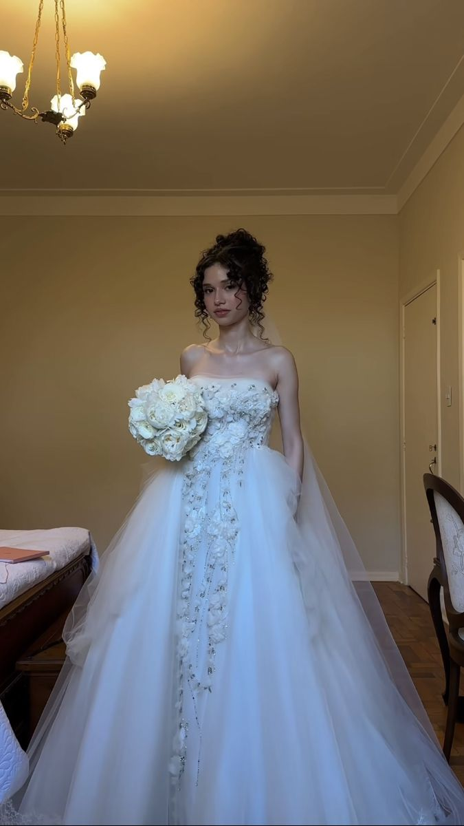 Classy White Strapless Tulle Beaded Appliques Long Wedding Dress D994