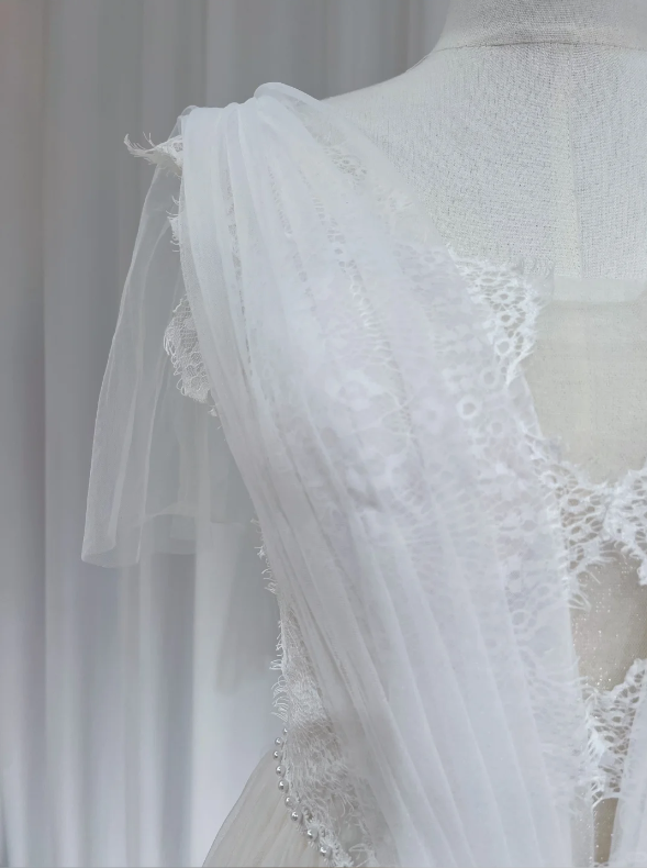Pretty White V Neck Tulle Lace Long Wedding Dress Formal Bridal Dress D2466