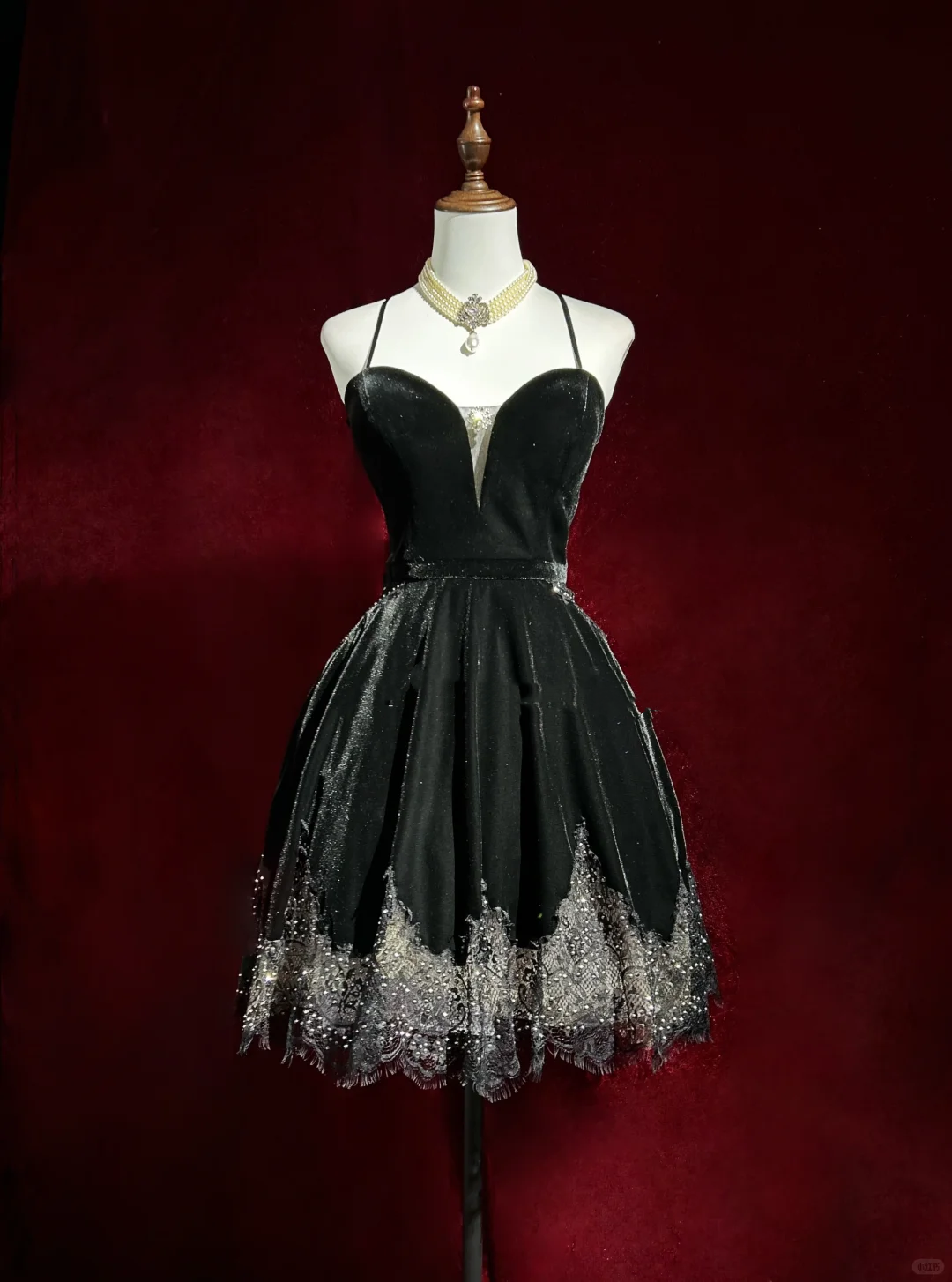 Shiny Spaghetti Straps Velvet Lace Beaded A Line Short Birthday Outfits,Black Short Graduation Homecoming D3368