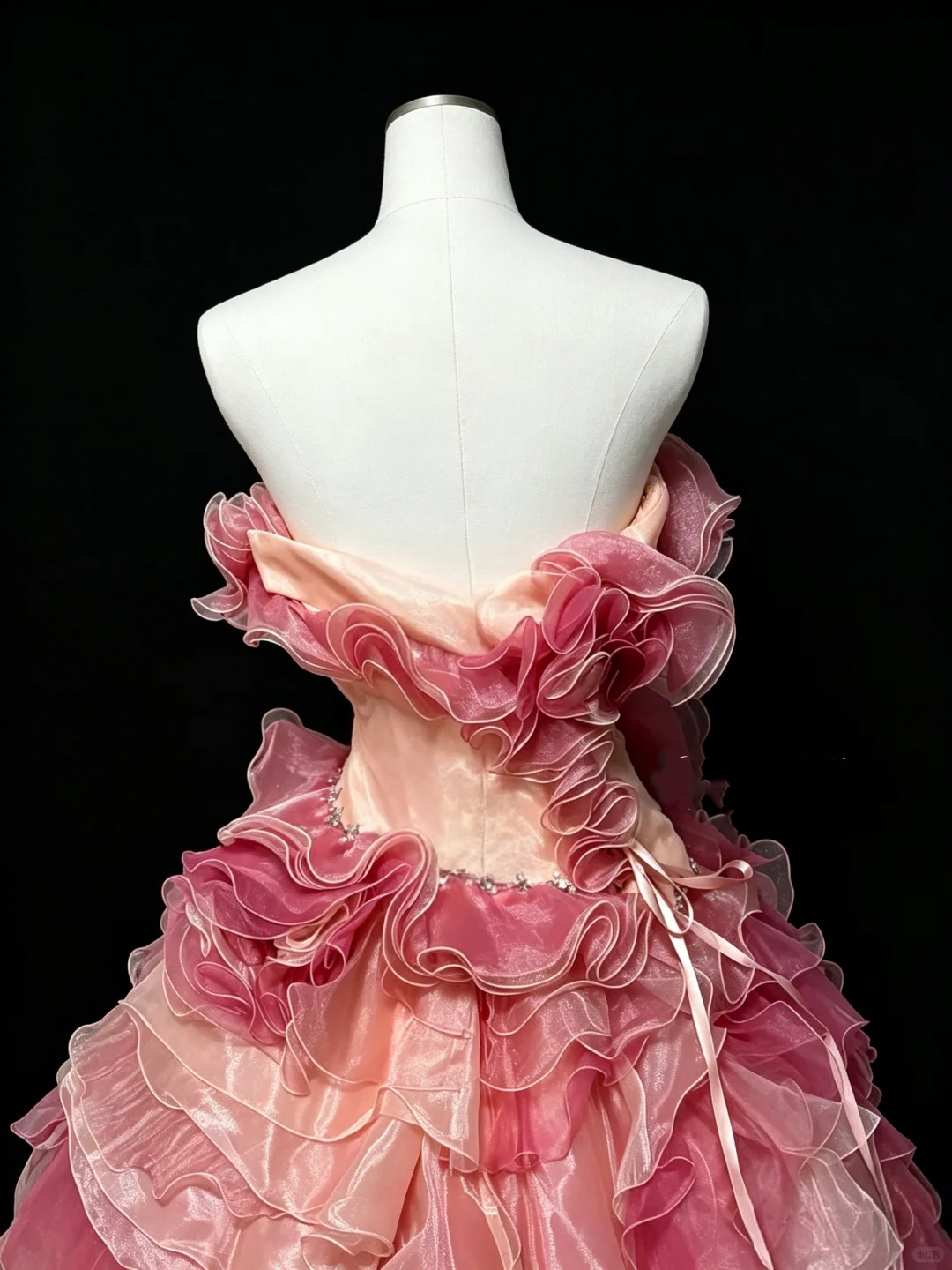 Retro Ball Gown Pink Gradient Strapless Tulle Layered Ruffles Beaded Quinceanera Dress D5277