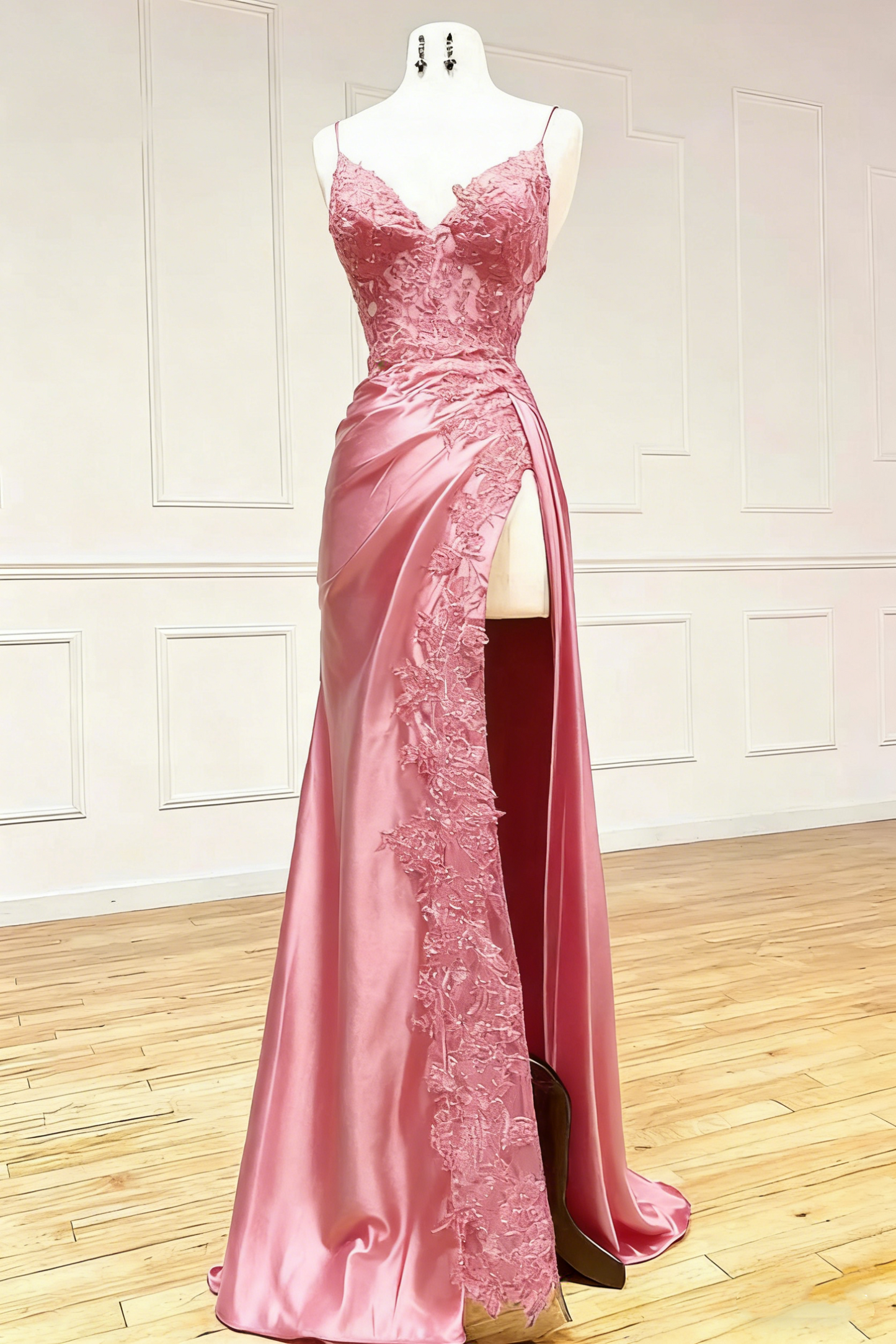 Sexy Mermaid Spaghetti Strap Sleeveless Long Split Prom Dress with Embroidered SD1301