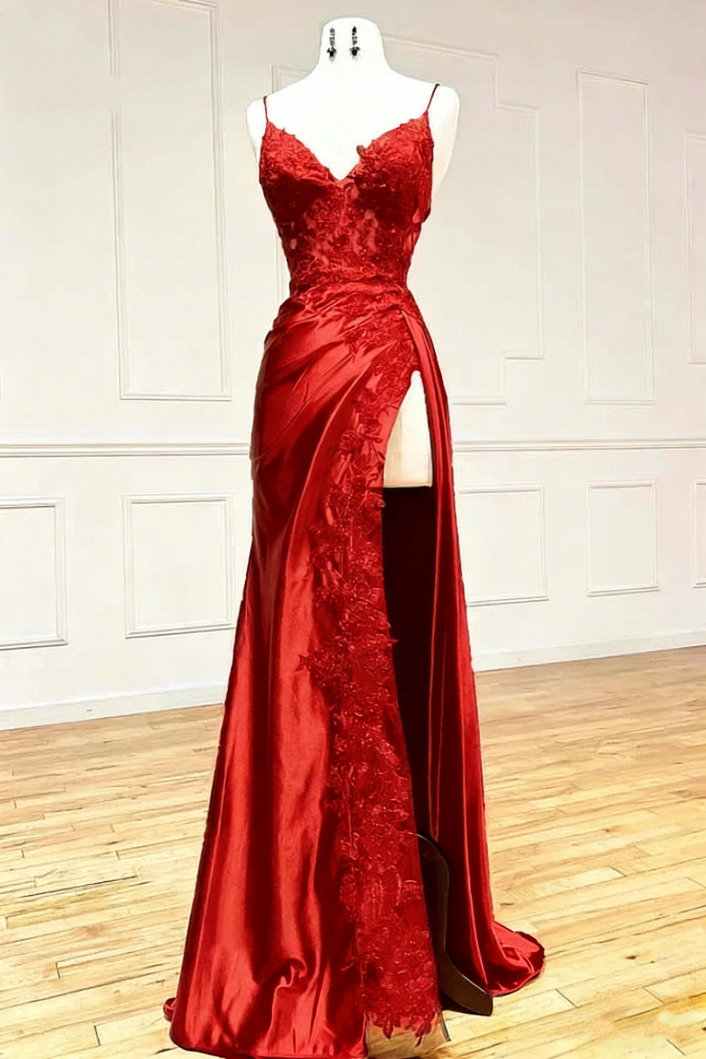 Sexy Mermaid Spaghetti Strap Sleeveless Long Split Prom Dress with Embroidered SD1301