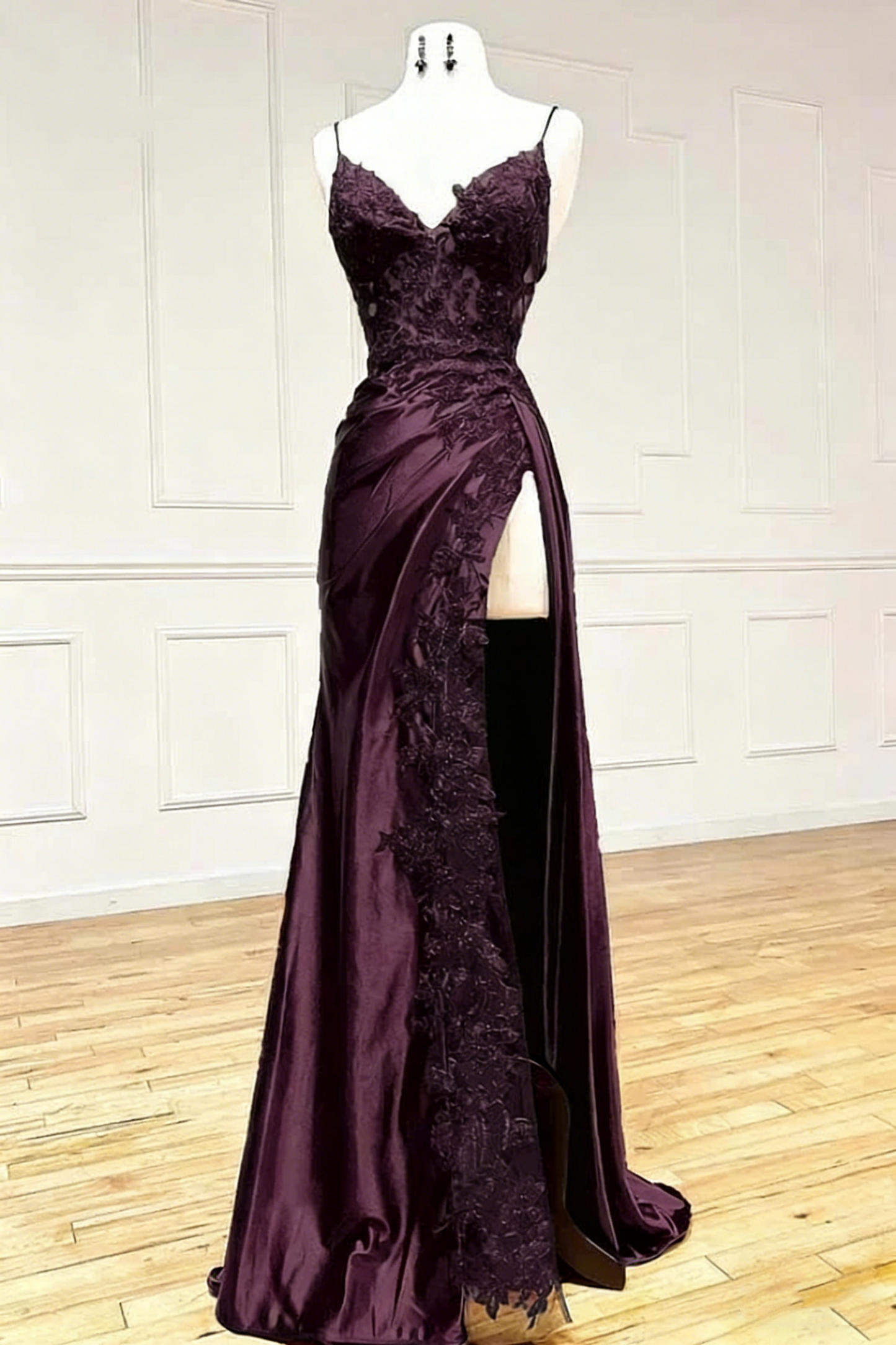 Sexy Mermaid Spaghetti Strap Sleeveless Long Split Prom Dress with Embroidered SD1301
