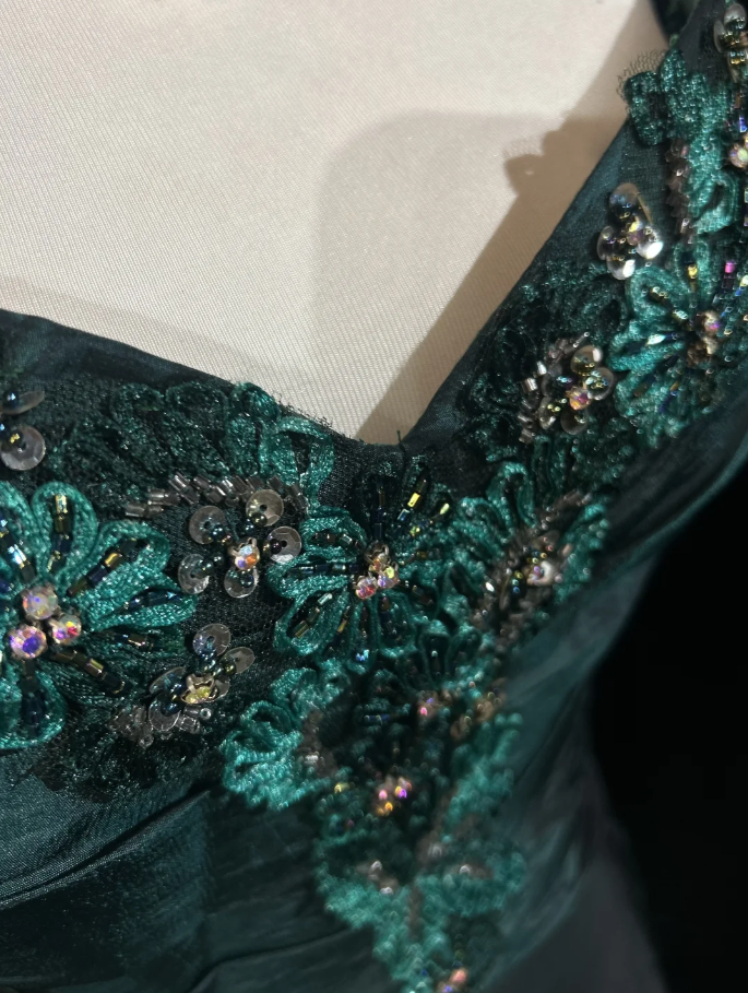 Unique Sweetheart Neck Green Satin Beaded Appliques A Line Wedding Guest Dress Long Birthday Party Dress Evening Gown D2062