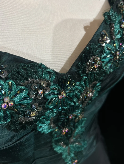 Unique Sweetheart Neck Green Satin Beaded Appliques A Line Wedding Guest Dress Long Birthday Party Dress Evening Gown D2062