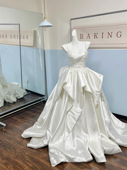 Charming Spaghetti Straps Satin Pleated Beaded Appliques White Long Wedding Dress Bridal Dress D3073