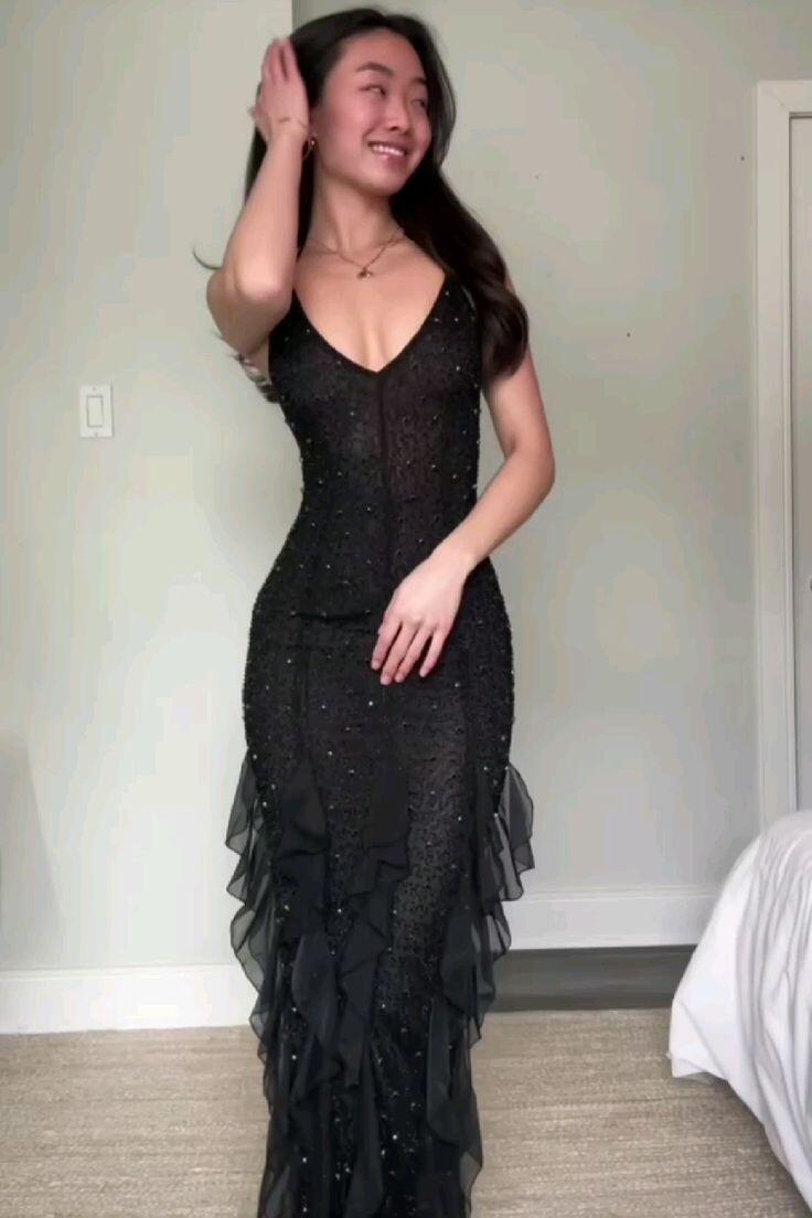 Charming Halter V Neck Black Chiffon Ruffles Beaded Long Evening Dress Prom Dress D5305